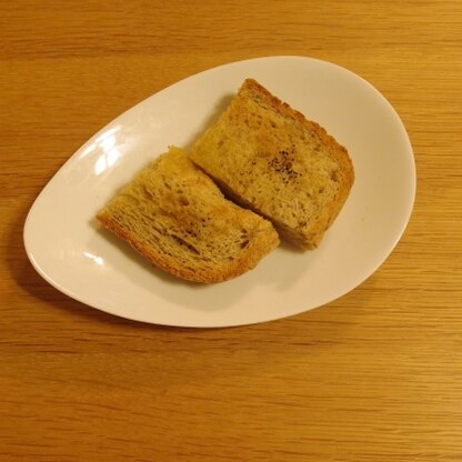 バゲットが無かったので、食パンの端をトーストして作りました
ブラックペッパーと蜂蜜のバランスが良く、美味しかったです
ご馳走様でした